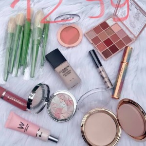 Bộ makeup cơ bản 10 món