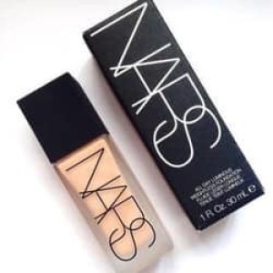 Kem nền Nars