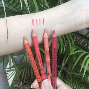 Chì kẻ viền môi