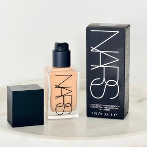 Kem nền Nars Light Reflecting foundation Fond De Teint 30ml