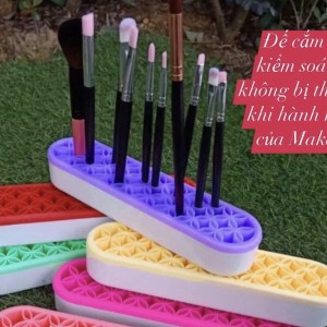 Đế cắm cọ trang điểm đủ màu xinh xắn giúp bảo quản cọ tốt