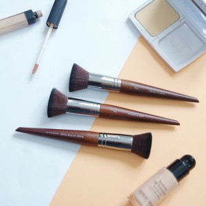 Cọ tán kem nền Make Up Forever 154