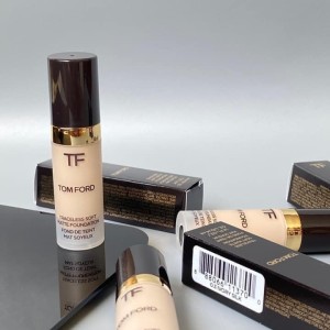 Kem nền Tom Ford Traceless Perfecting Foundation SPF15 Fond De Teint 15ml