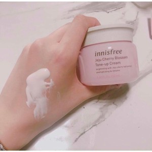KEM DƯỠNG TRẮNG NÂNG TONE DA INISFREE JEJU CHERRY  BLOSSOM TONE - UP CREAM 