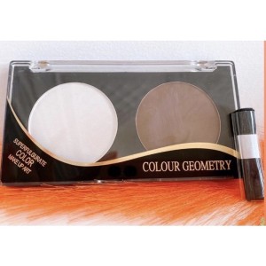 Tạo khối 2 ô Color Geometry giúp thon gọn khuôn mặt